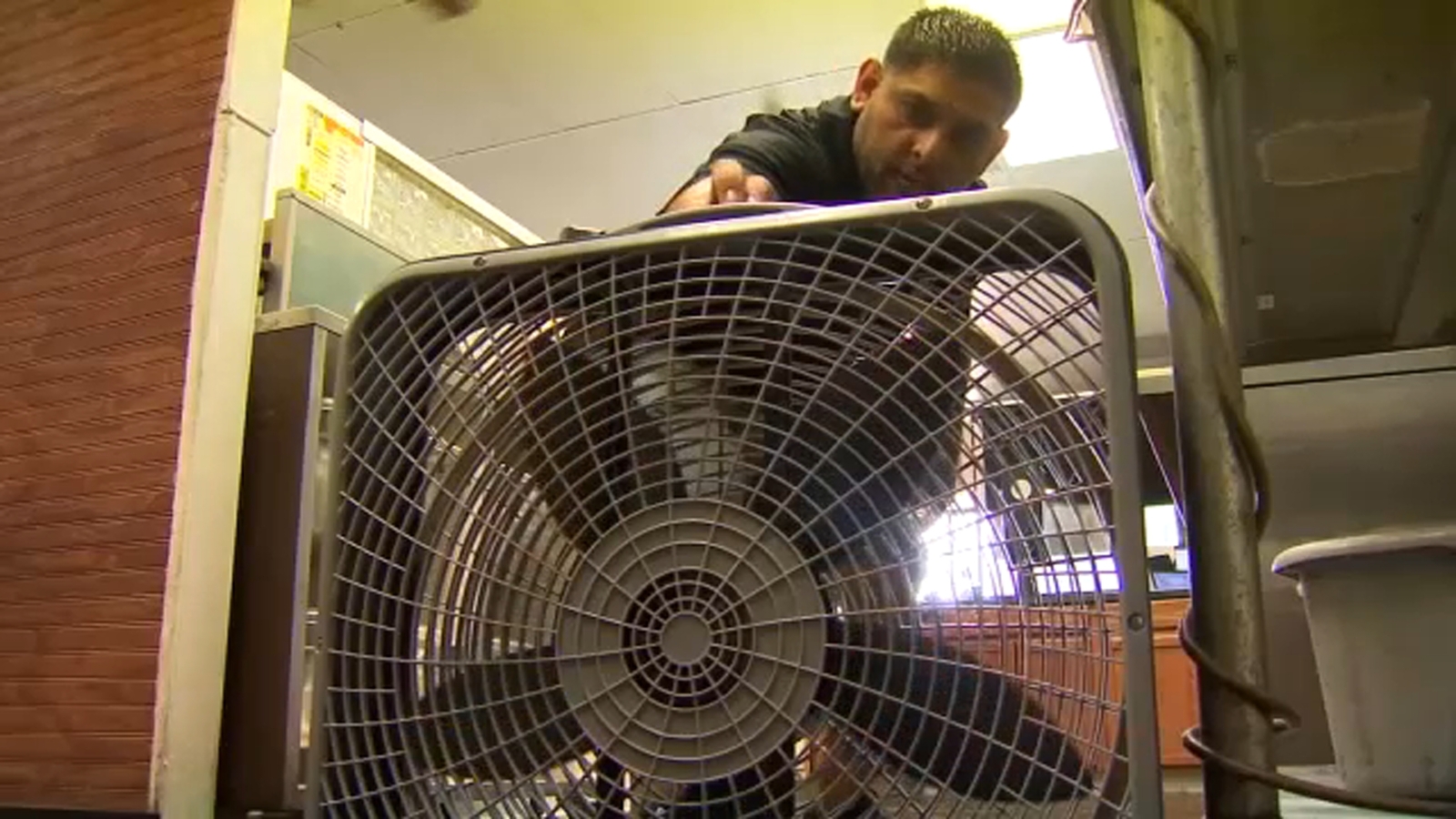 Fresno businesses struggle to stay open due to heat and high PG&E bills