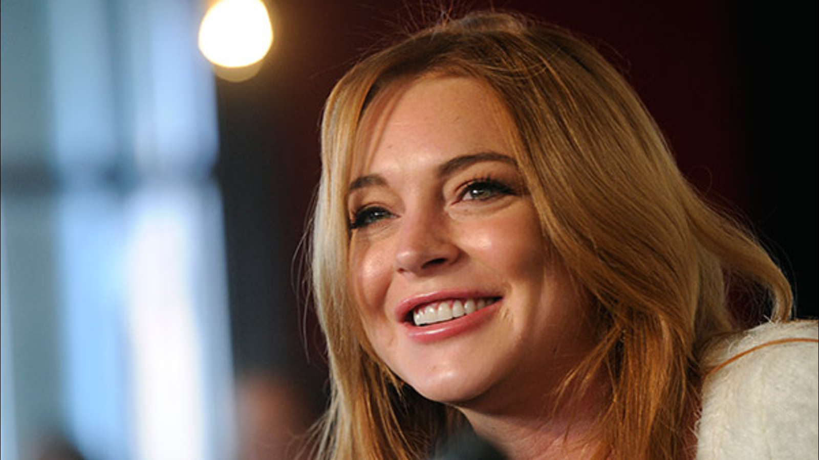 Lohan sues over 
