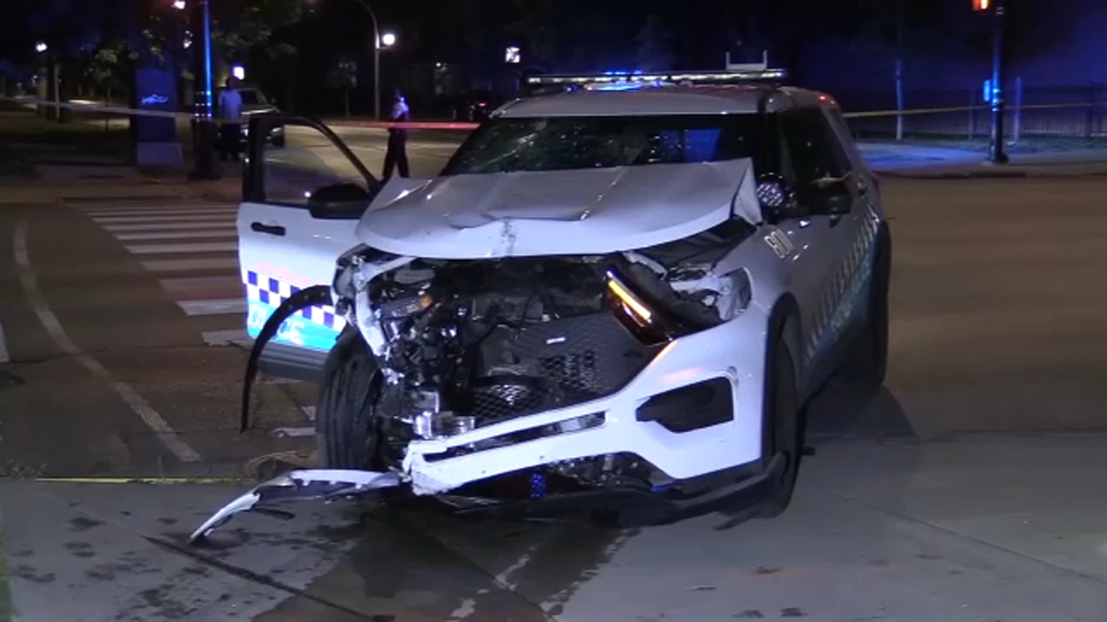 Woodlawn crash leaves 2 Chicago police officers among 4 injured - ABC7 ...