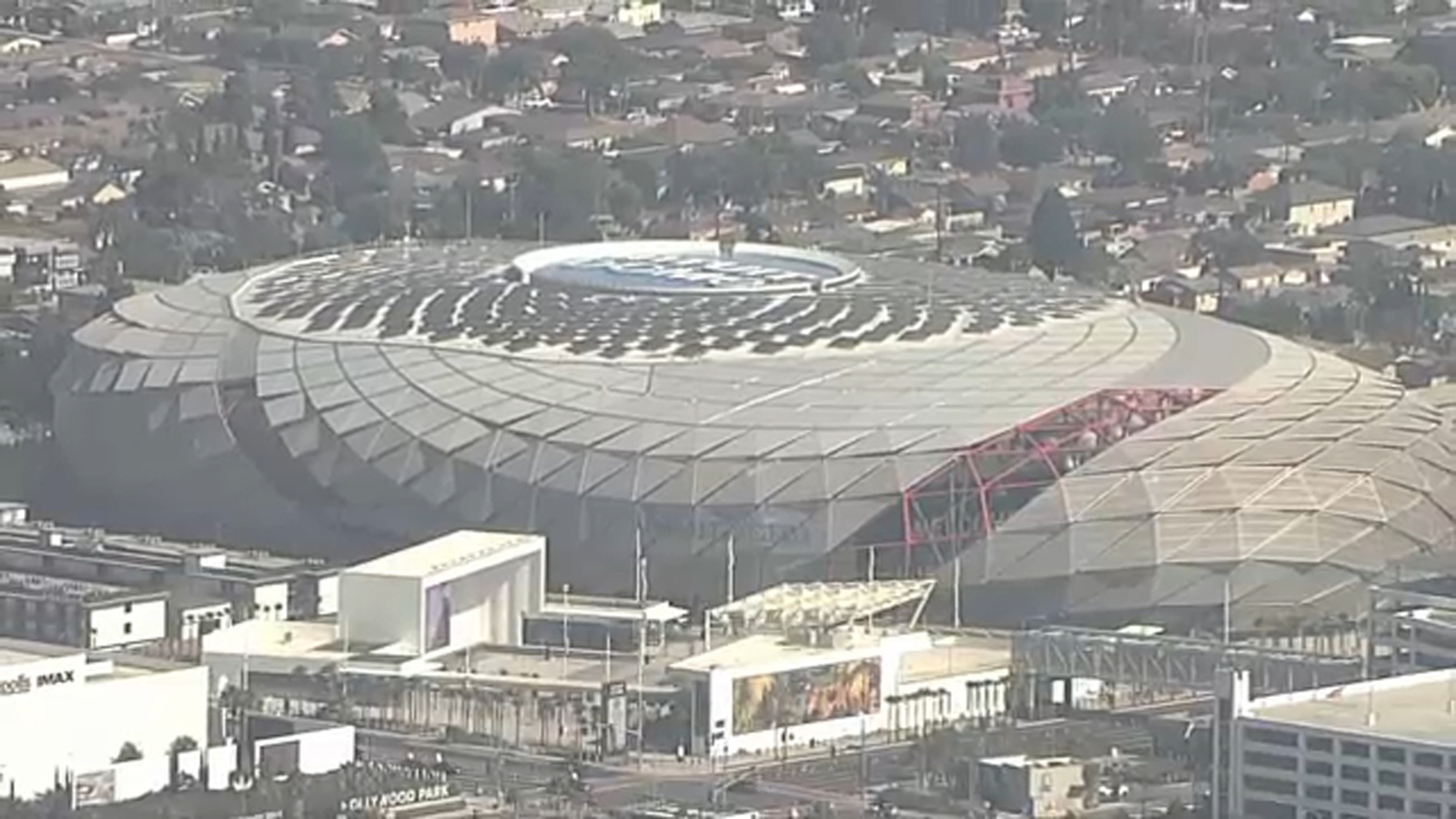 Bruno Mars da un gran espectáculo en el Intuit Dome de Inglewood tras los  problemas técnicos con la entrada de los fans al estadio - ABC7 Los Angeles