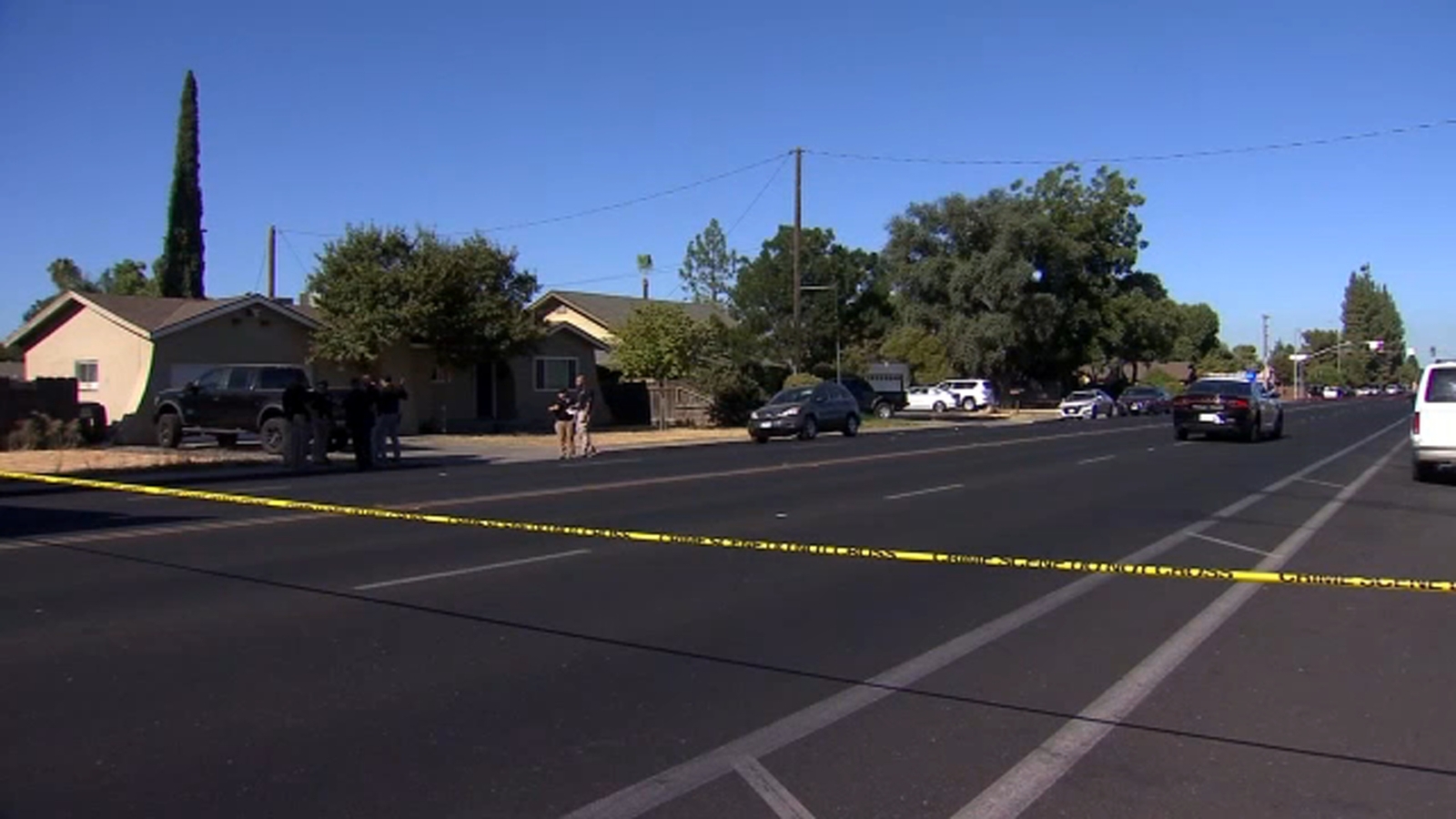 Man found dead in roadway in Visalia, police say