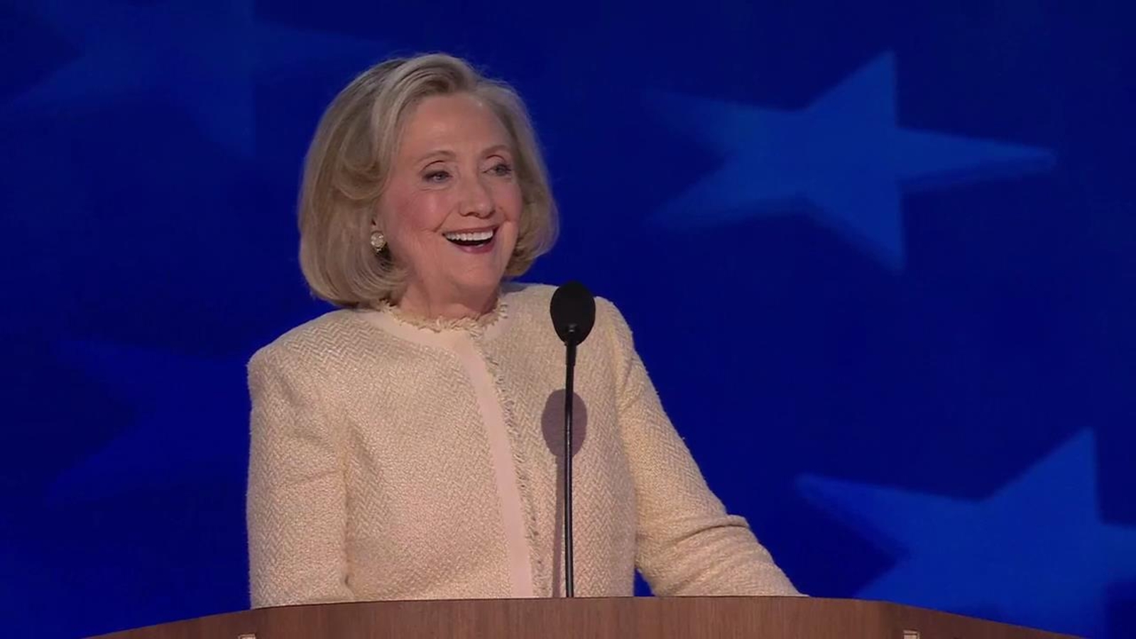 Hillary Clinton gets standing ovation as she fires up crowd - 6abc ...
