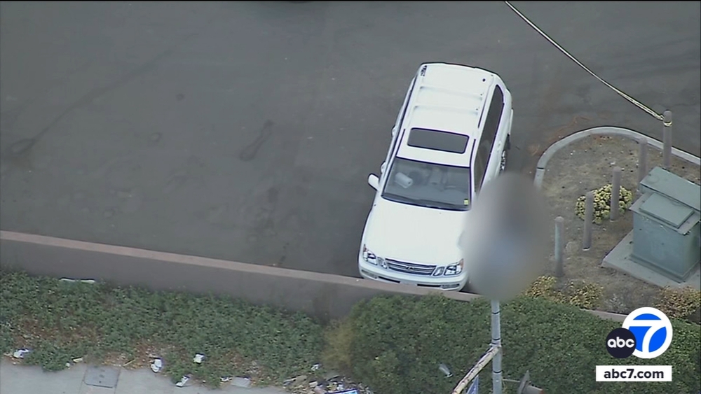 Man shot to death outside urgent care clinic in Woodland Hills
