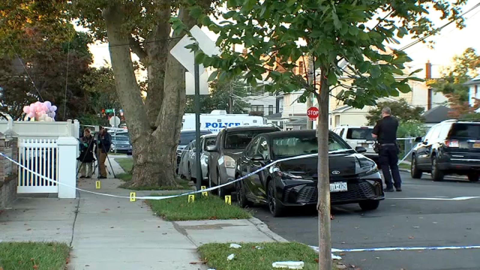 NYPD searches for gunman who shot 3 men in Laurelton, Queens - ABC7 New ...