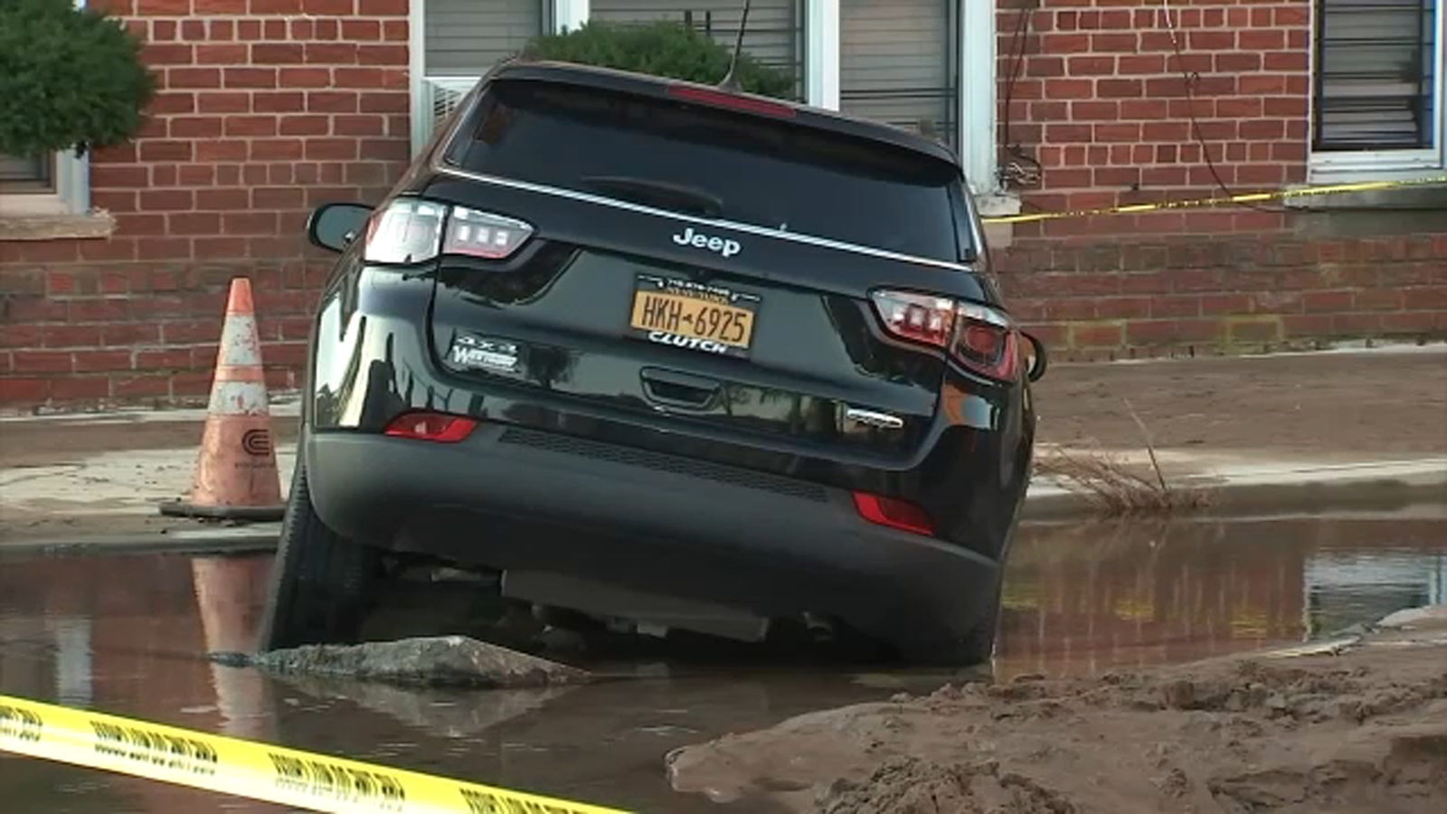 Bath Beach water main break opens sinkhole, damages cars in Brooklyn