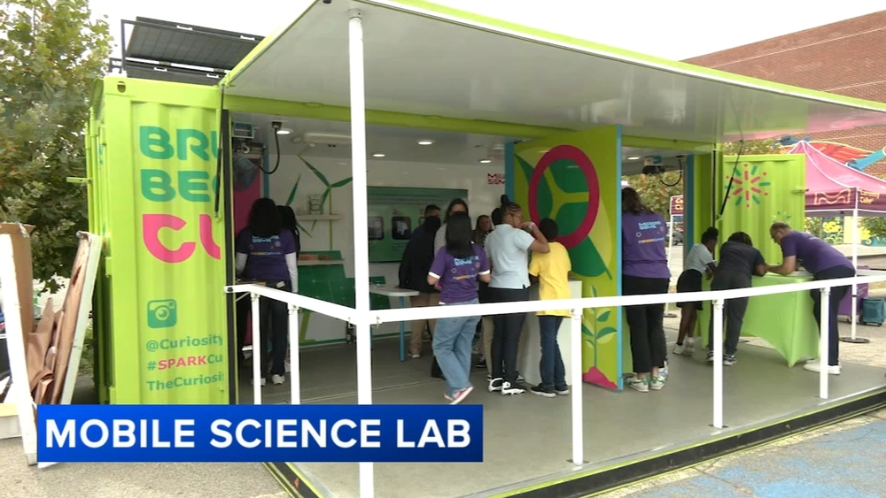 'Abbott Elementary' hosts pop-up in Philly to engage kids in STEM