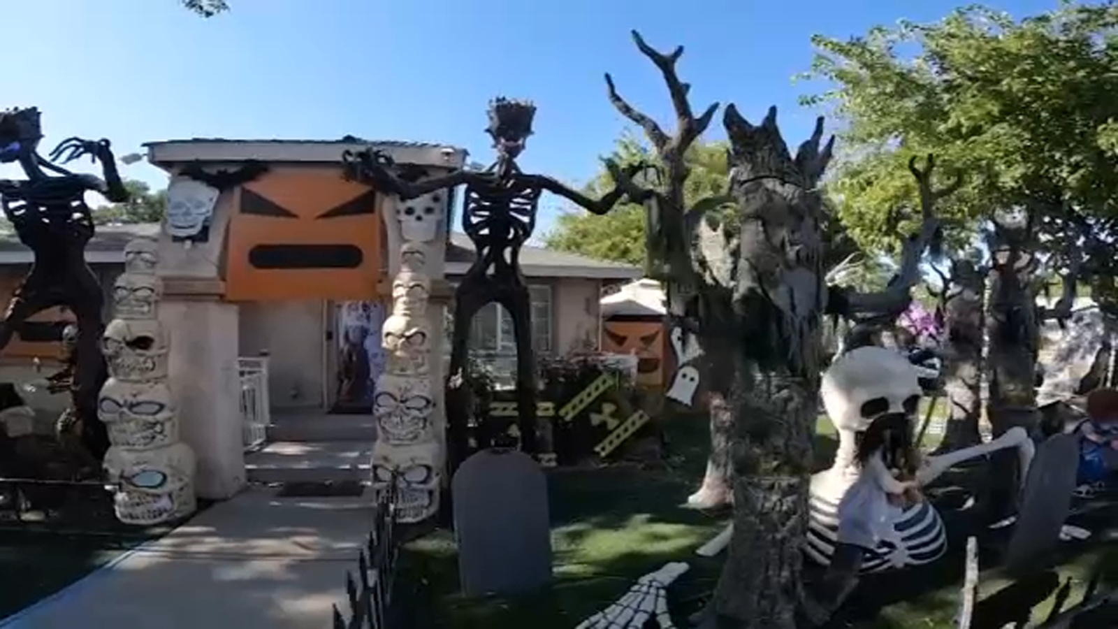 Merced family going all out with Halloween decorations at home
