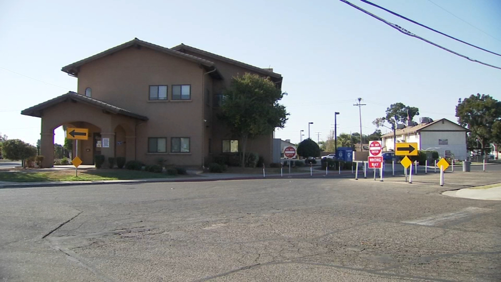 2 men stabbed outside Visalia Rescue Mission, 60-year-old suspect arrested