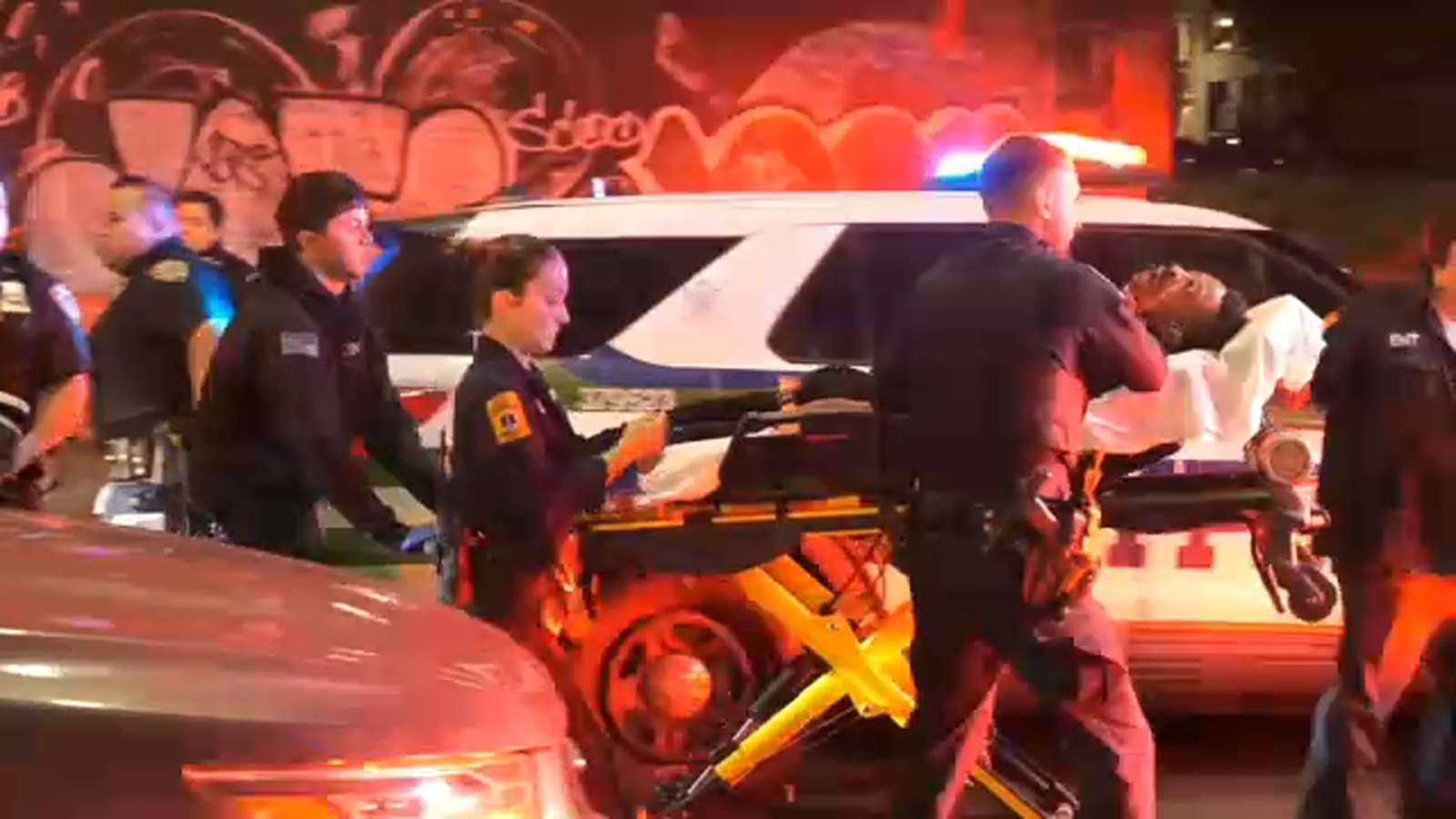 Mott Haven, Bronx NYC crime: Police searching for man in subway ...