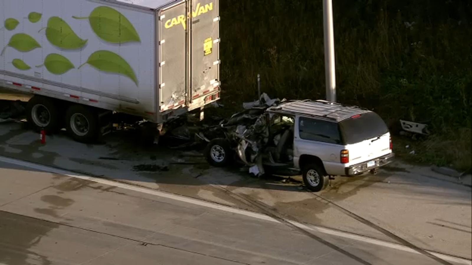 Schaumburg car crash: 1 injured in crash involving semi on I-90 in ...