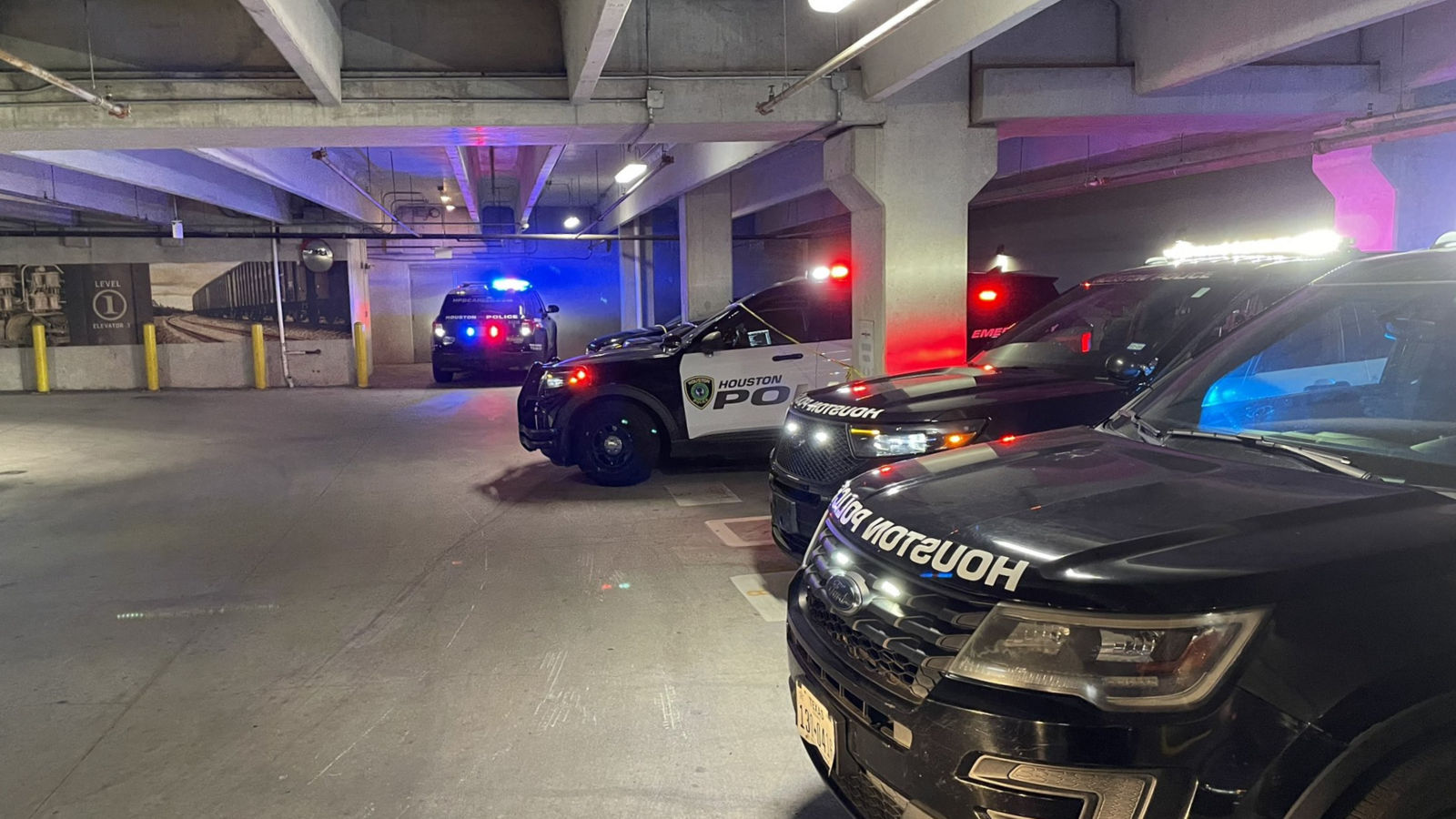 Man found dead in Houston apartment parking lot, autopsy pending to ...
