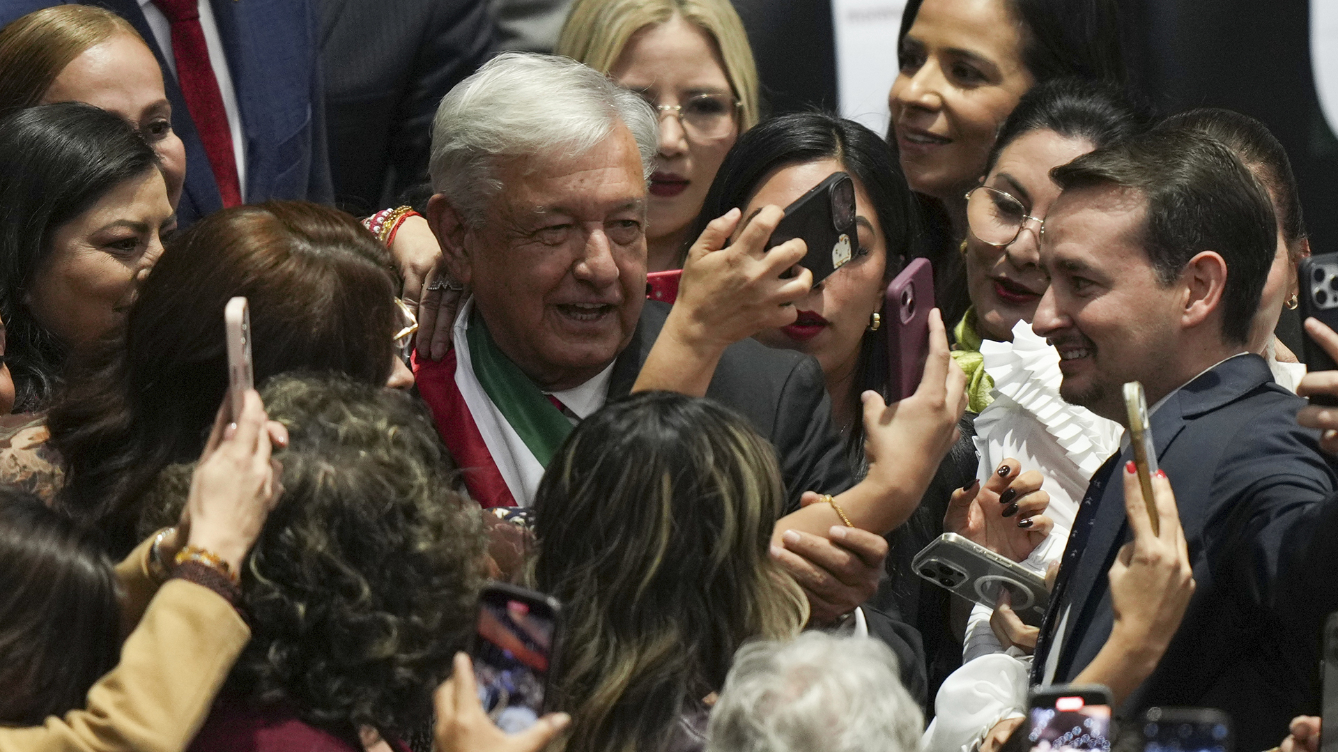 Andrés Manuel López Obrador llega al Congreso para la toma de posesión de Claudia Sheinbaum como nueva presidenta de México en Ciudad de México, el 1 de octubre de 2024.