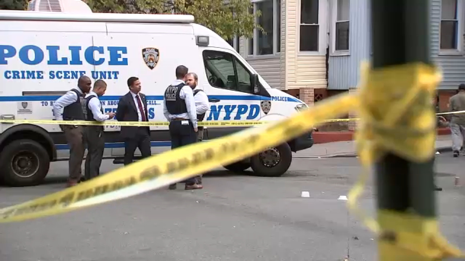 40-year-old man fatally shot outside senior home in Bronx, NY; suspect ...