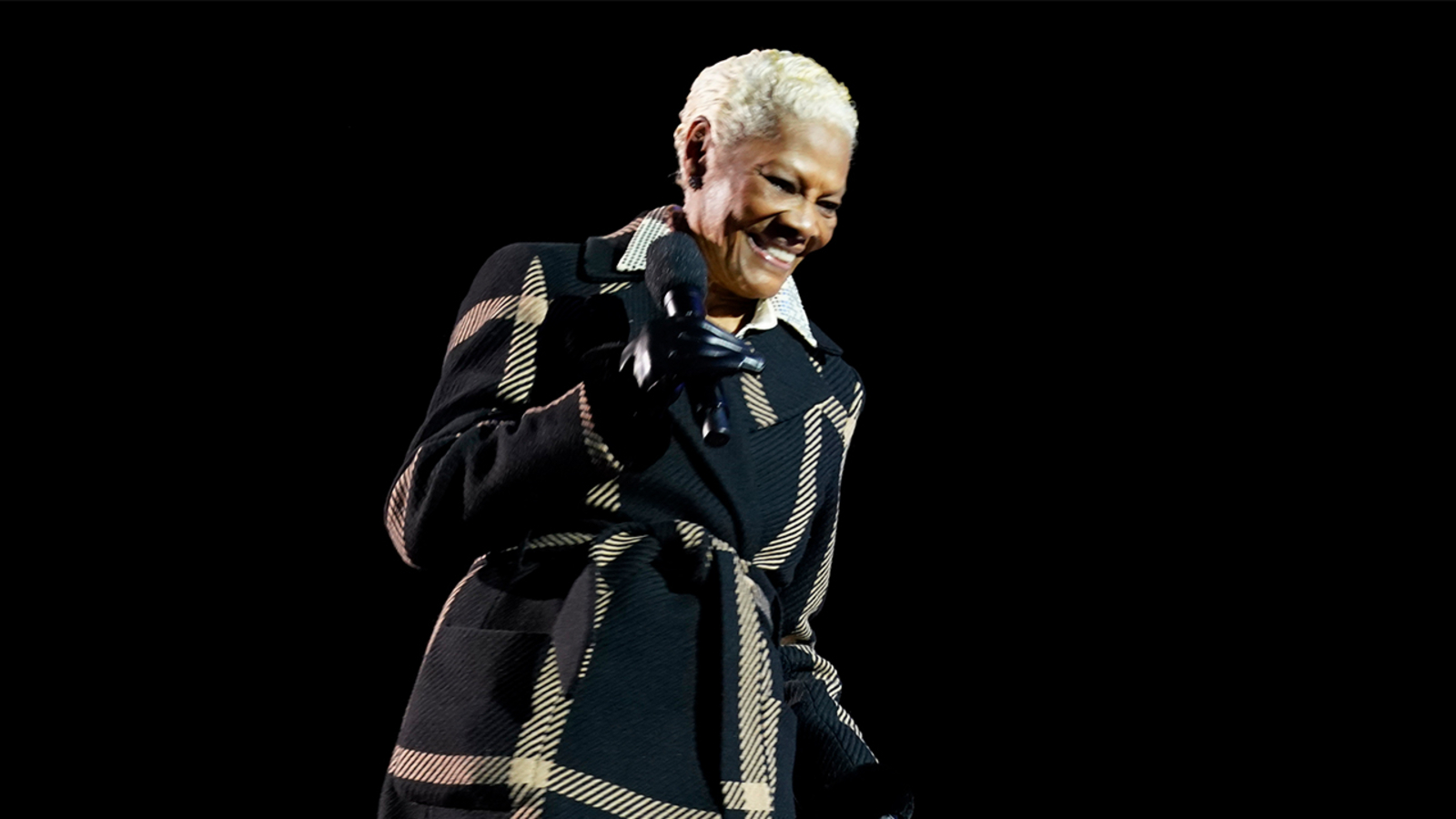Music legend Dionne Warwick gets street renamed in her honor in East ...
