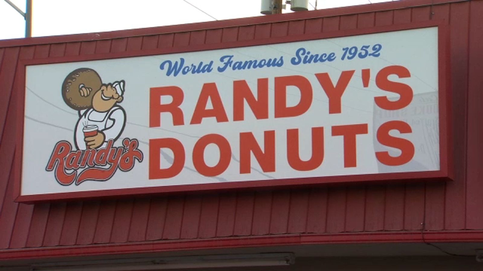Well-known Randy's Donuts close to opening 1st Fresno location