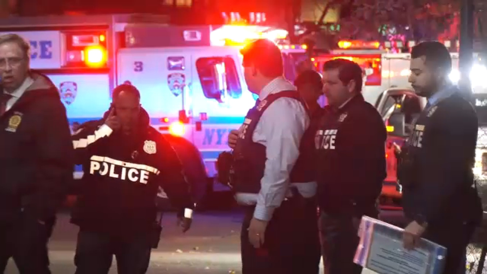 Man shot in hallway of Melrose, Bronx apartment building, 7 people