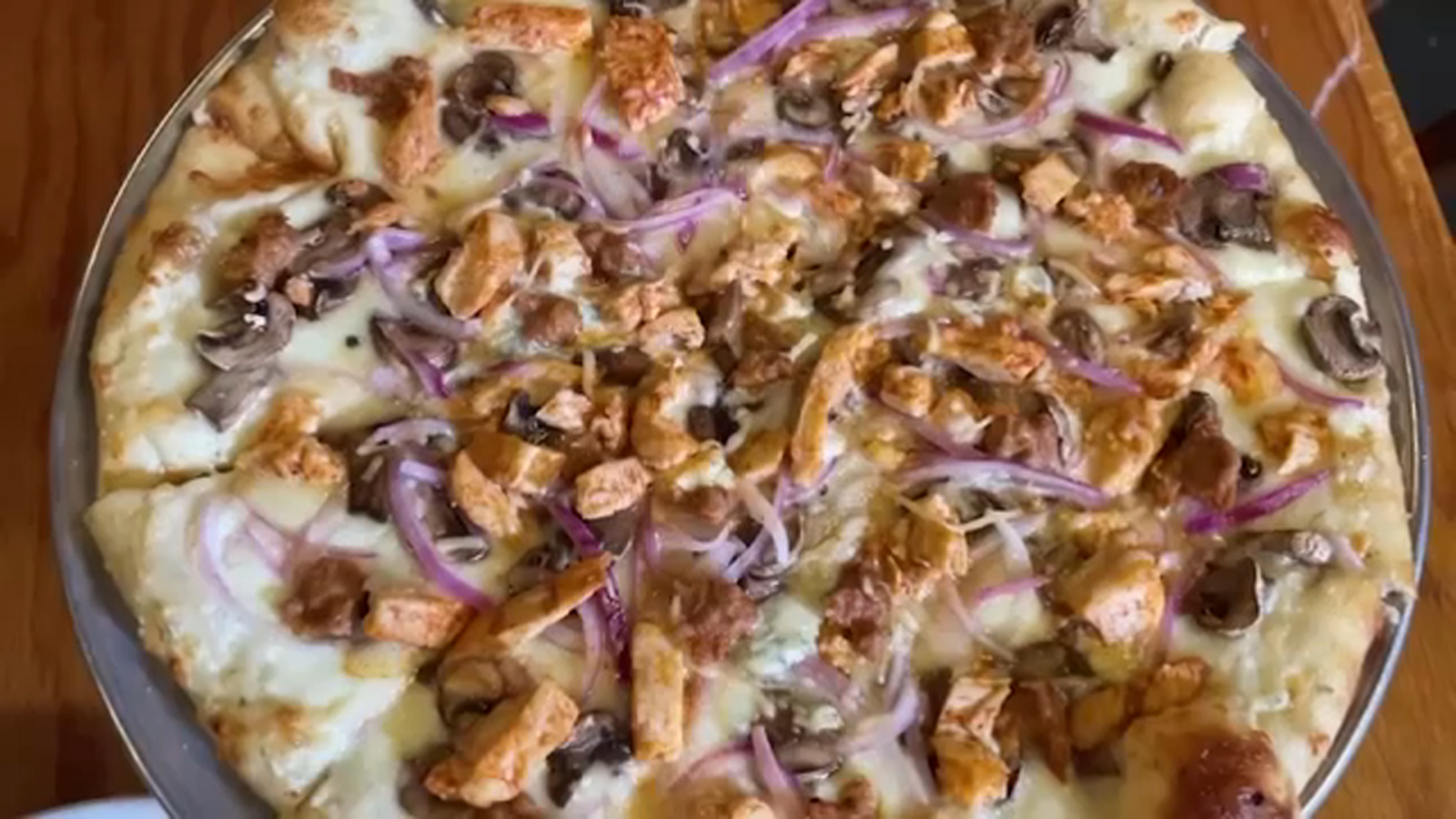 Dine and Dish heads to Michelangelo's Pizza in Old Town Clovis