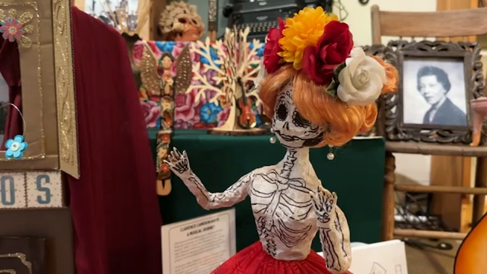 Arte Américas incorporates literature with Day of the Dead altars