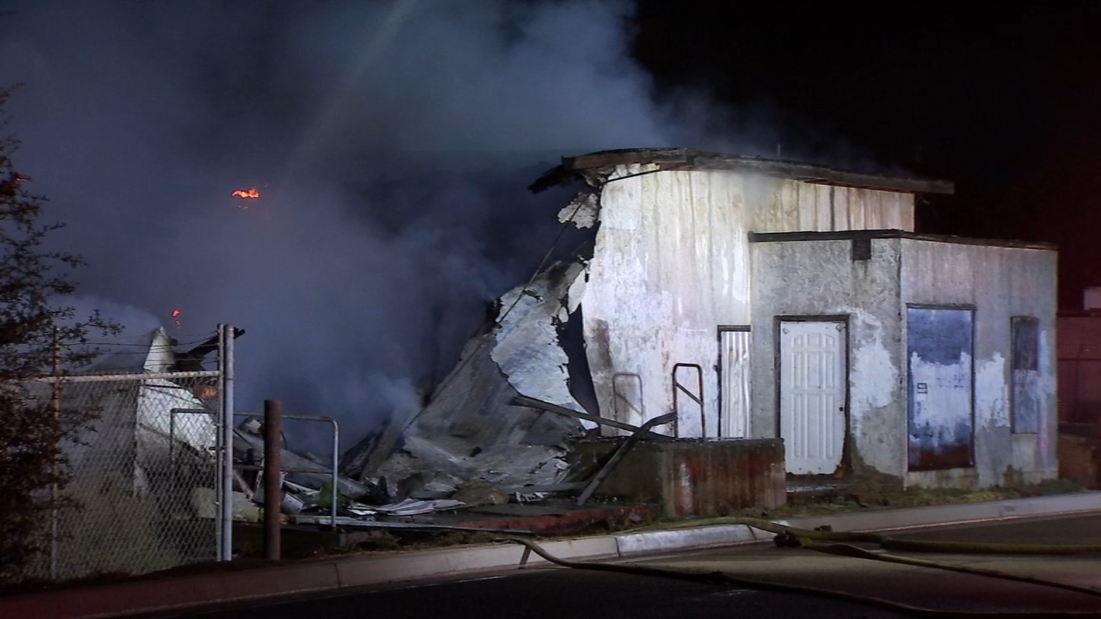 Firefighters battle fire at abandoned building in Selma