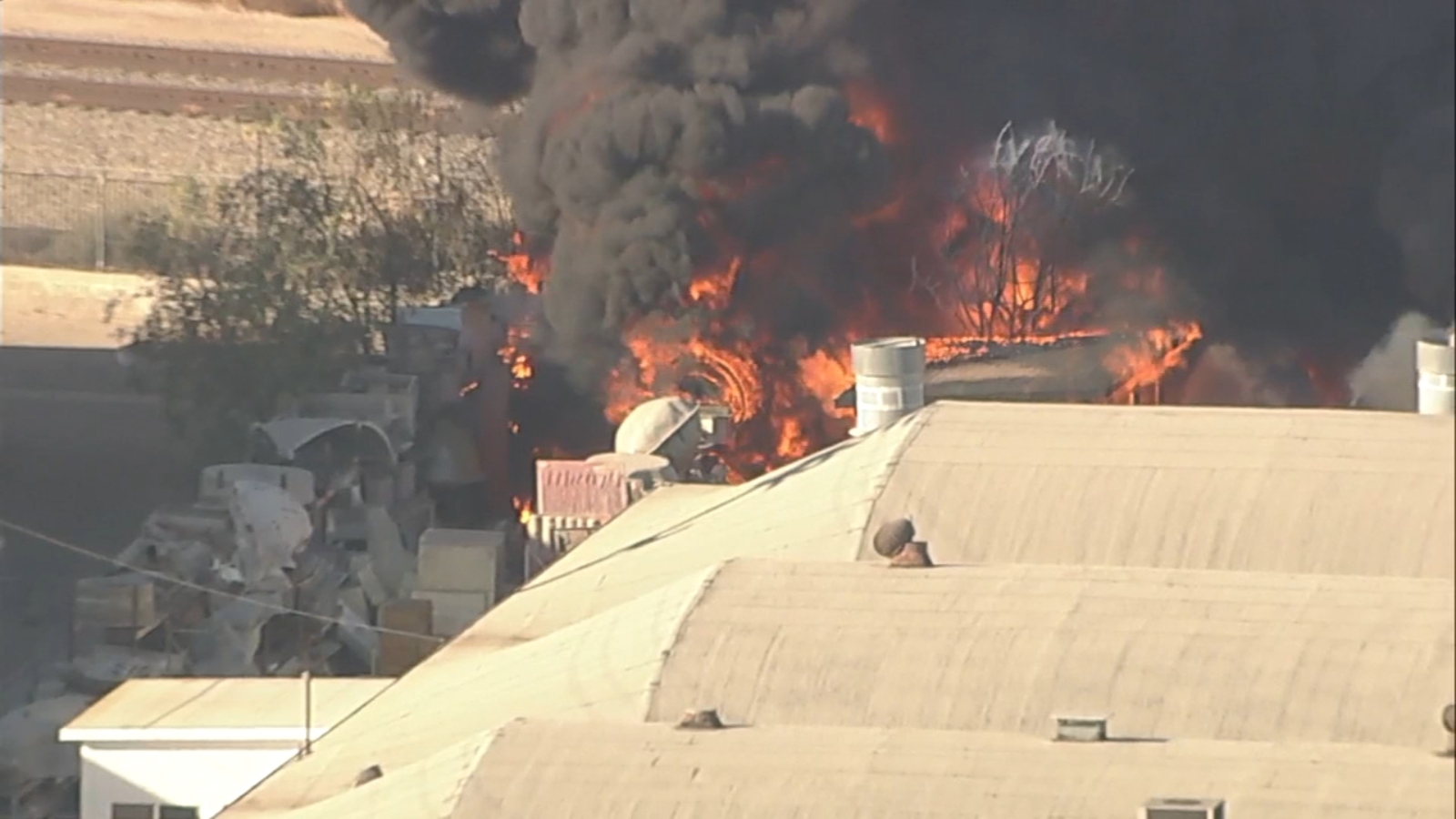 Fire in North Hollywood sends smoke billowing into the air ABC7 Los