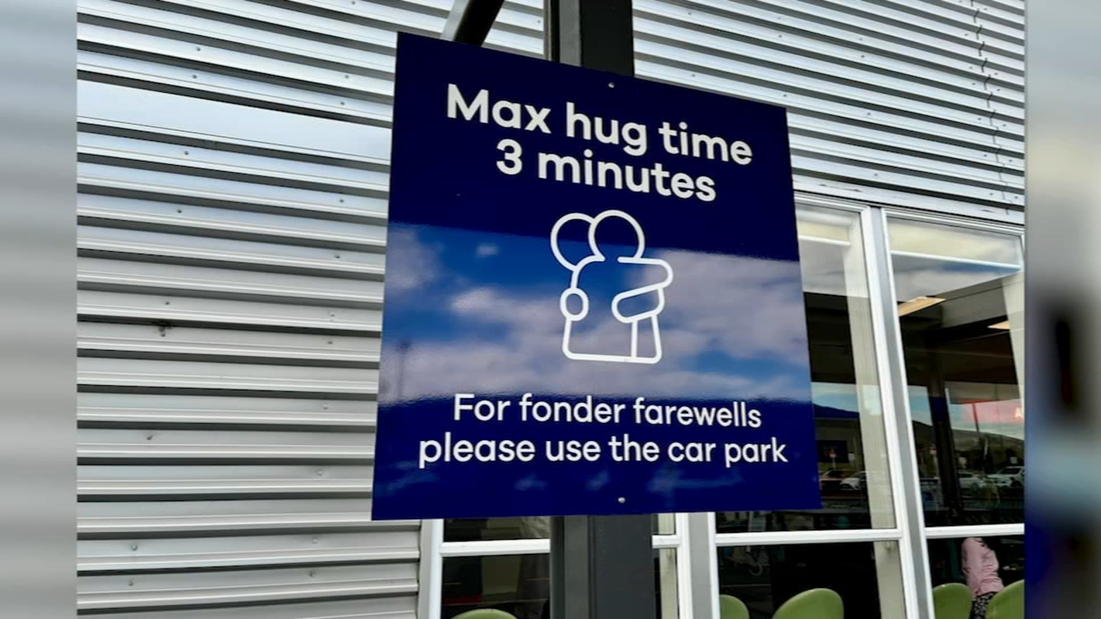 Dunedin Airport introduces 3minute time limit on hugs in New Zealand