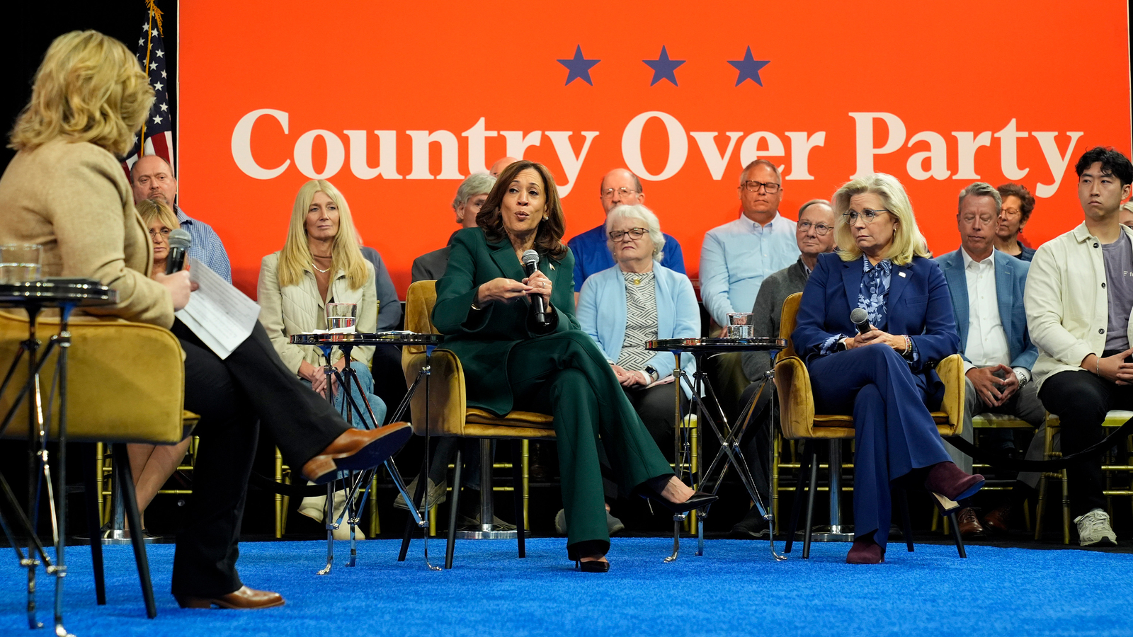 Harris works to earn Pennsylvania's Republican votes alongside Liz