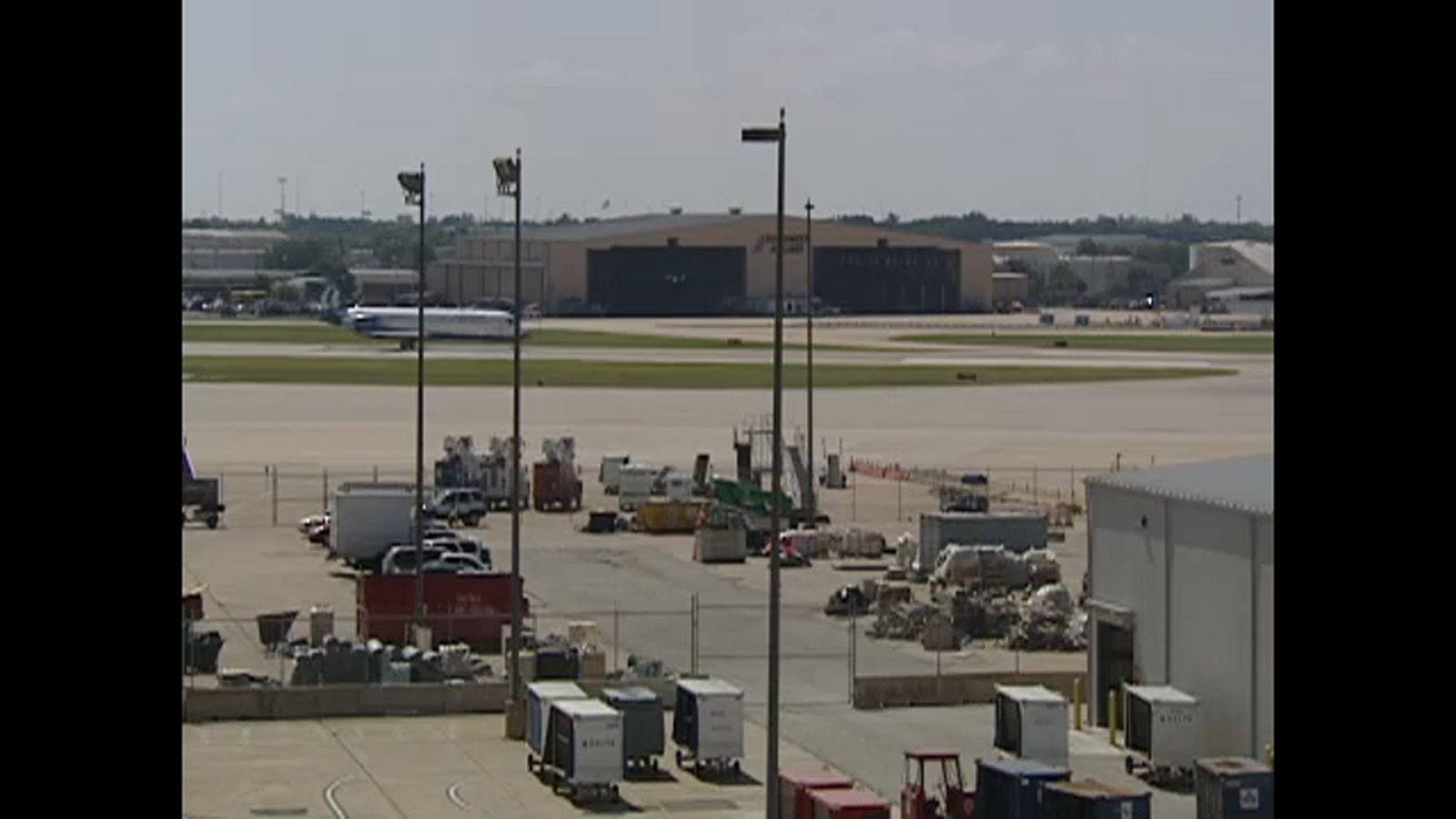 Hobby Airport "hot brakes" alert causes delays and flight diversions to