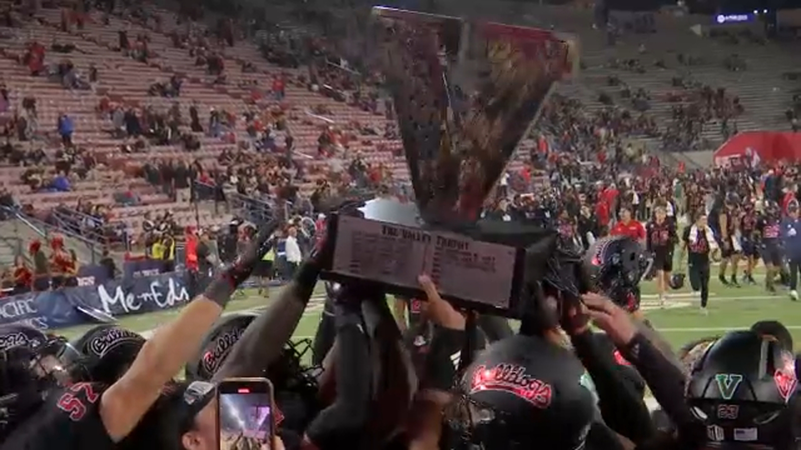 Valley Trophy returns home: Fresno State wins 33-10 over San Jose State