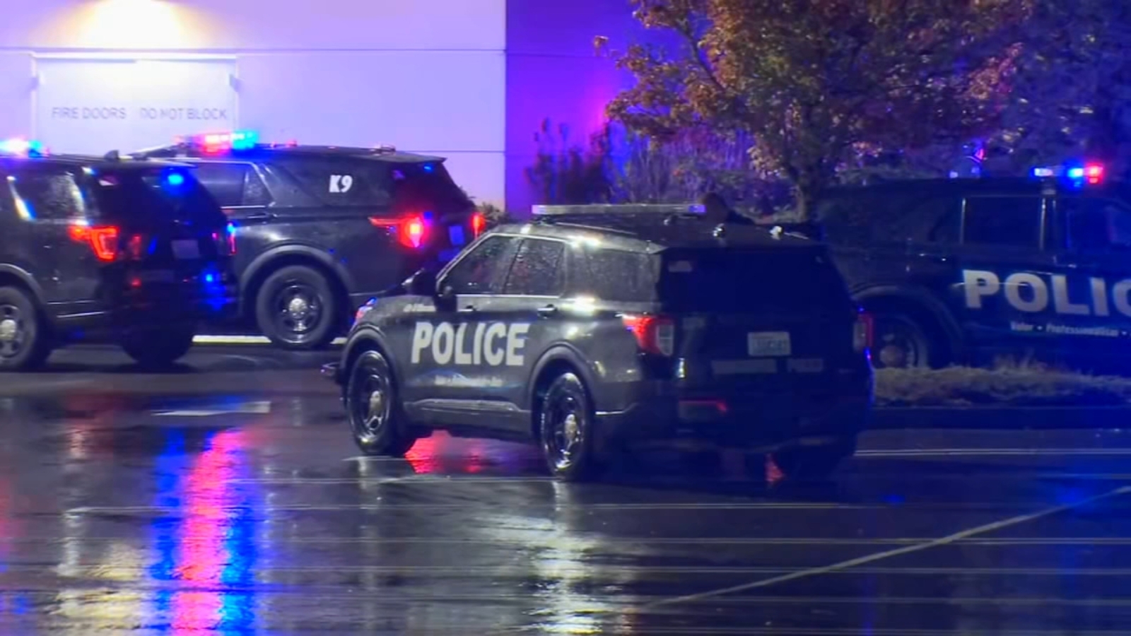 Vancouver mall shooting Halloween: 1 killed, 2 injured in Washington ...