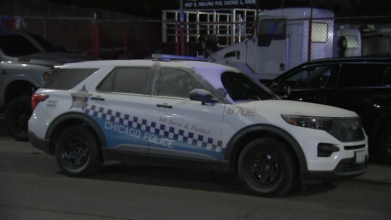 2 Chicago police officers hurt after someone sprays fire extinguisher ...