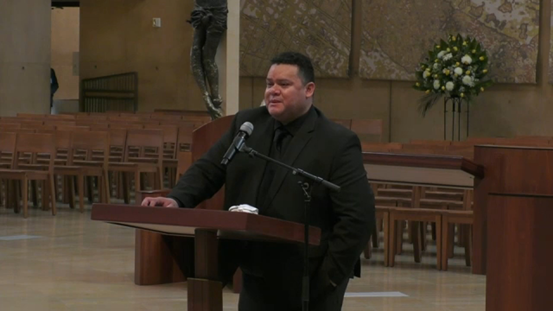 Hijo de Fernando Valenzuela habla en su funeral