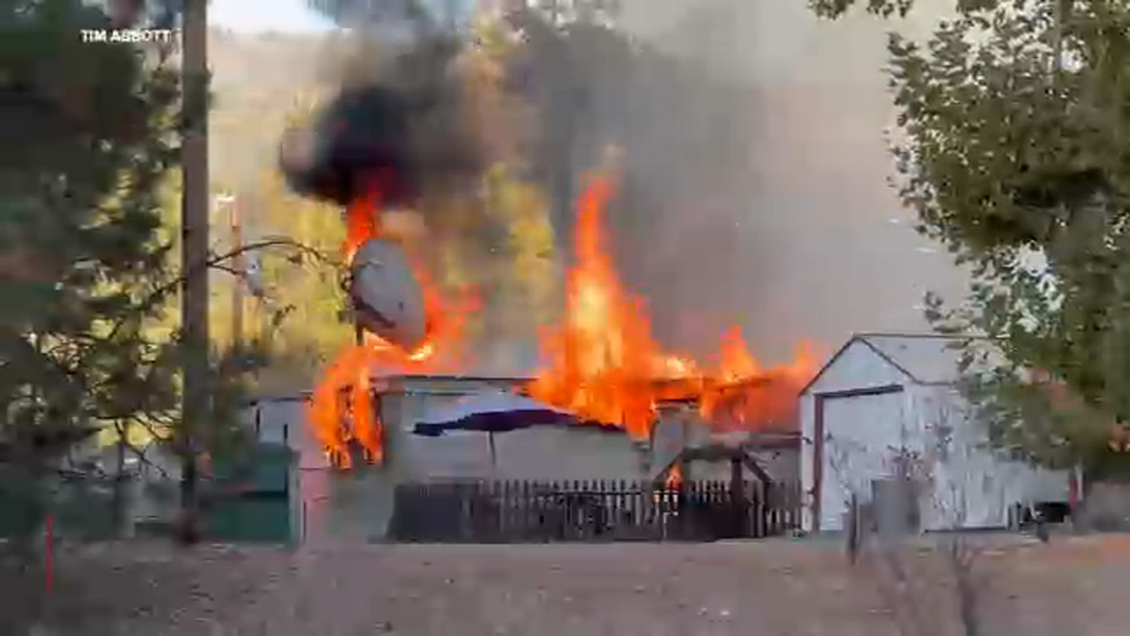 Crews battling fire at mobile home park in Oakhurst