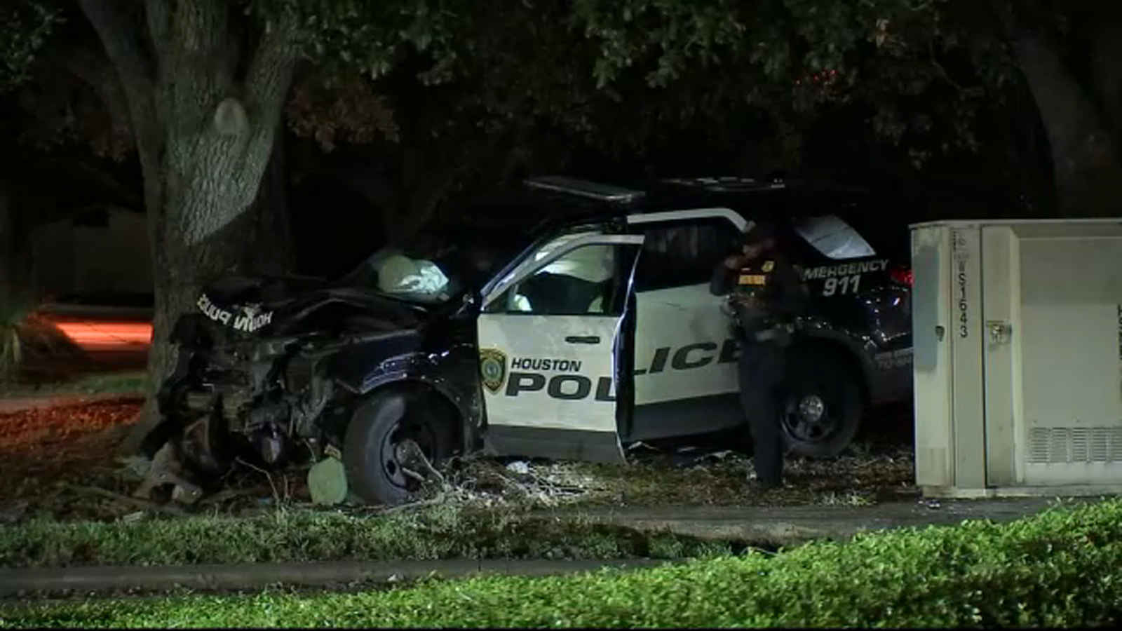 2 Houston police officers hospitalized after crashing into tree during ...