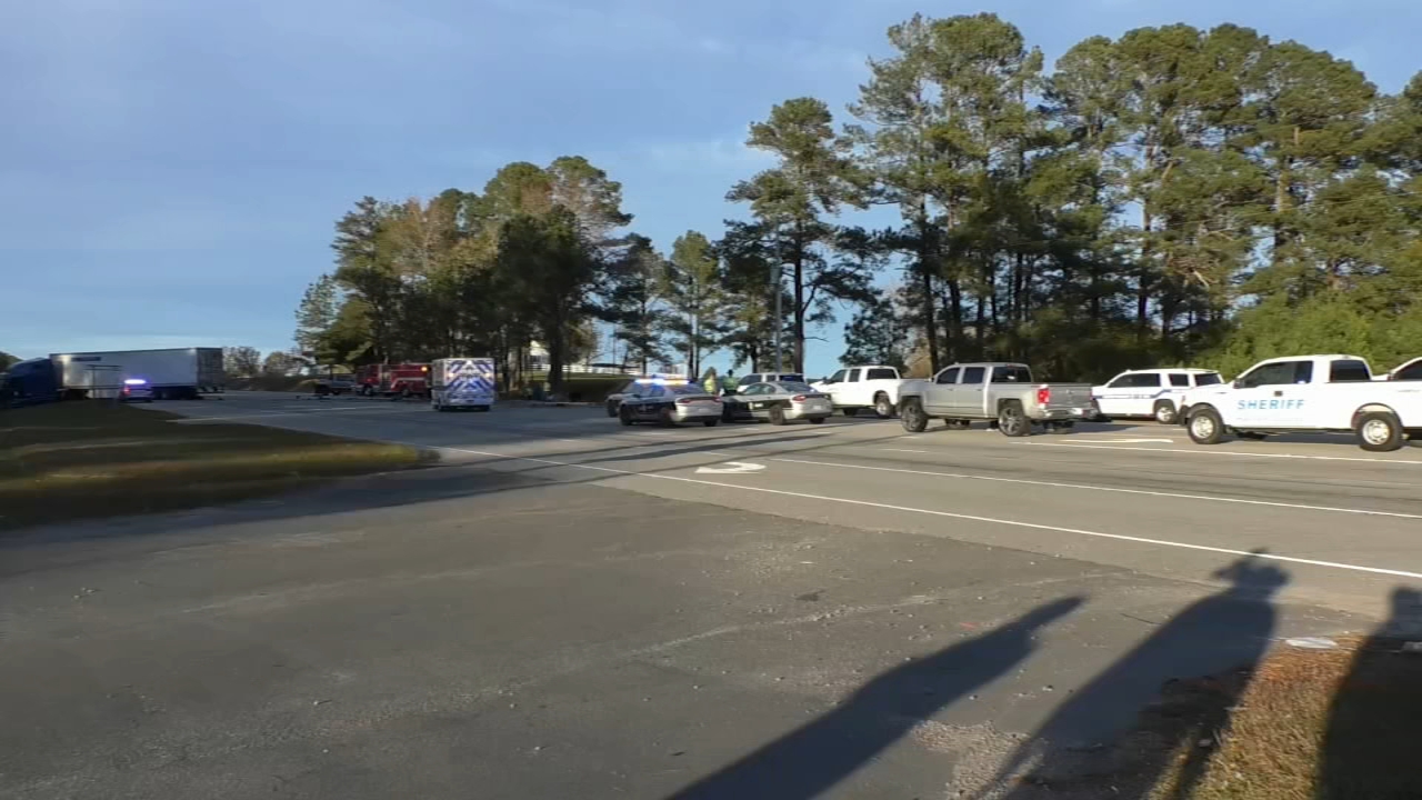 1 killed in Harnett County crash involving tractor-trailer