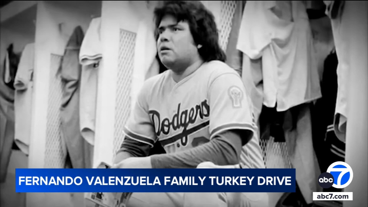 Family of Fernando Valenzuela hosts turkey giveaway in Boyle Heights