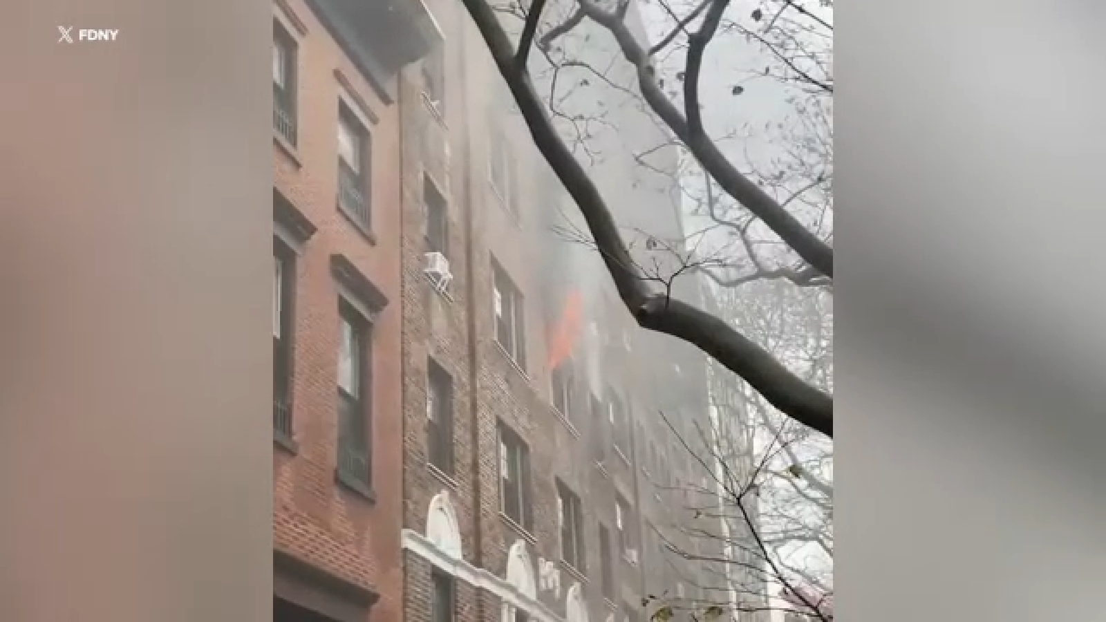 Brooklyn Heights manhole fire spreads to apartment on Thanksgiving ...