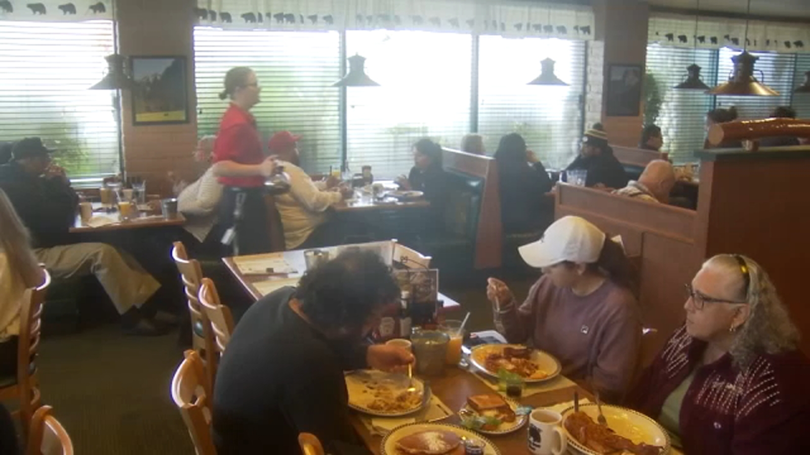 Some Valley restaurants stay open to serve community on Thanksgiving