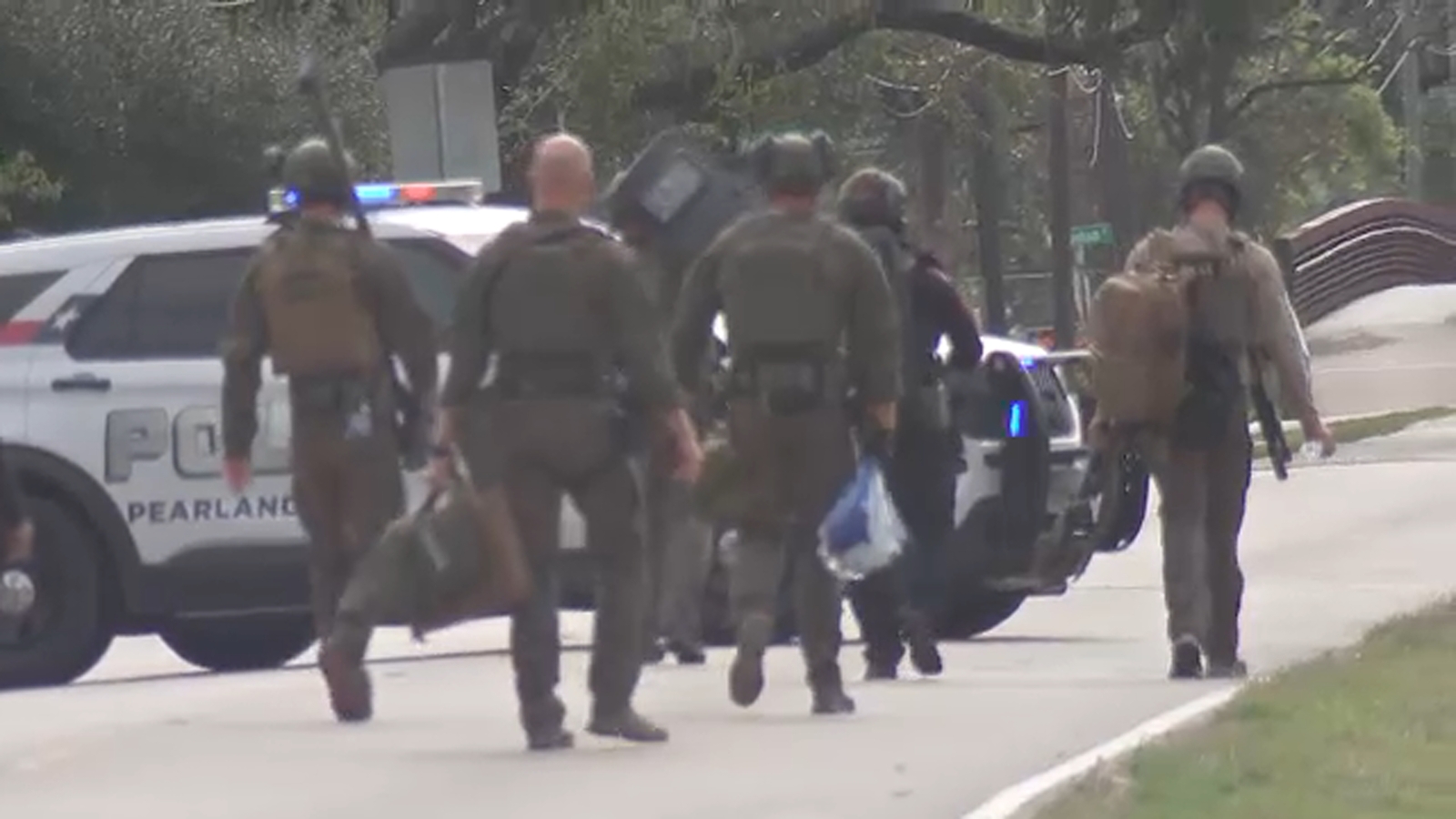 Man fires shots at officers, sparking SWAT standoff at apartment on Old ...