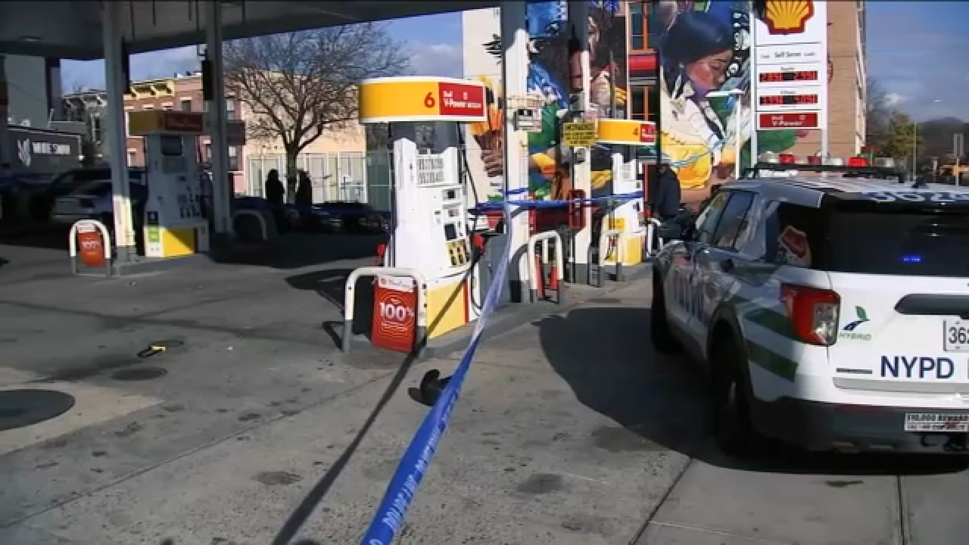 2 men stabbed in attempted robbery outside Brooklyn gas station