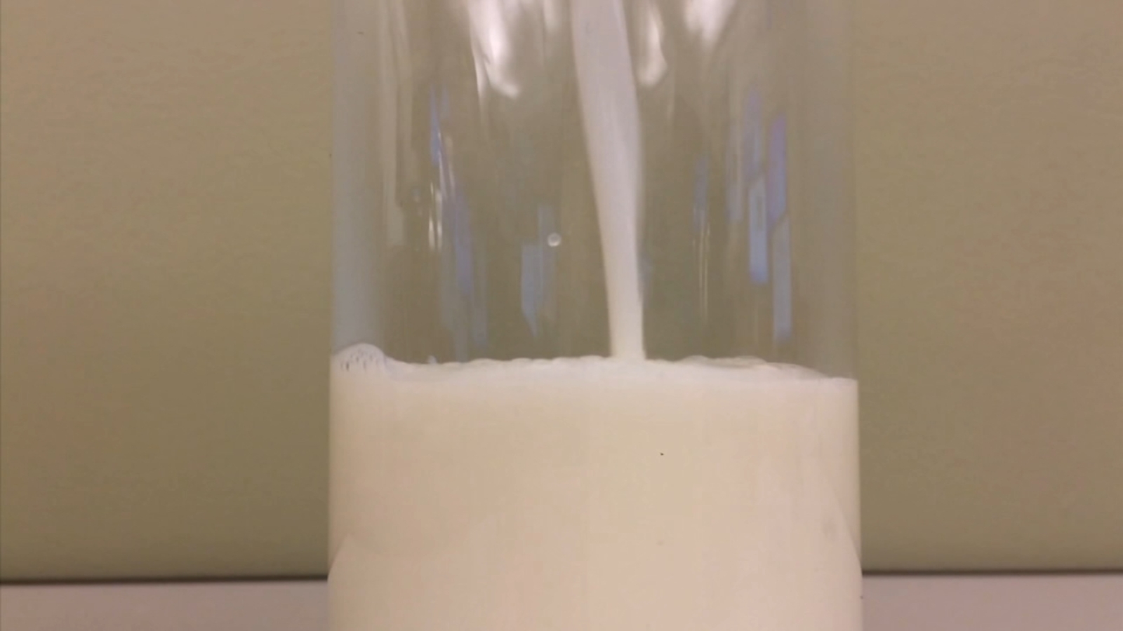 California child possibly infected with bird flu drank raw milk, health officials say