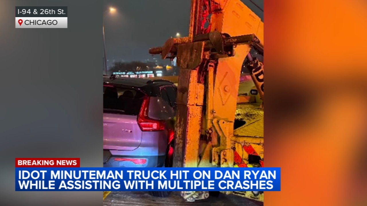 IDOT minutemen truck struck on Dan Ryan Expy.