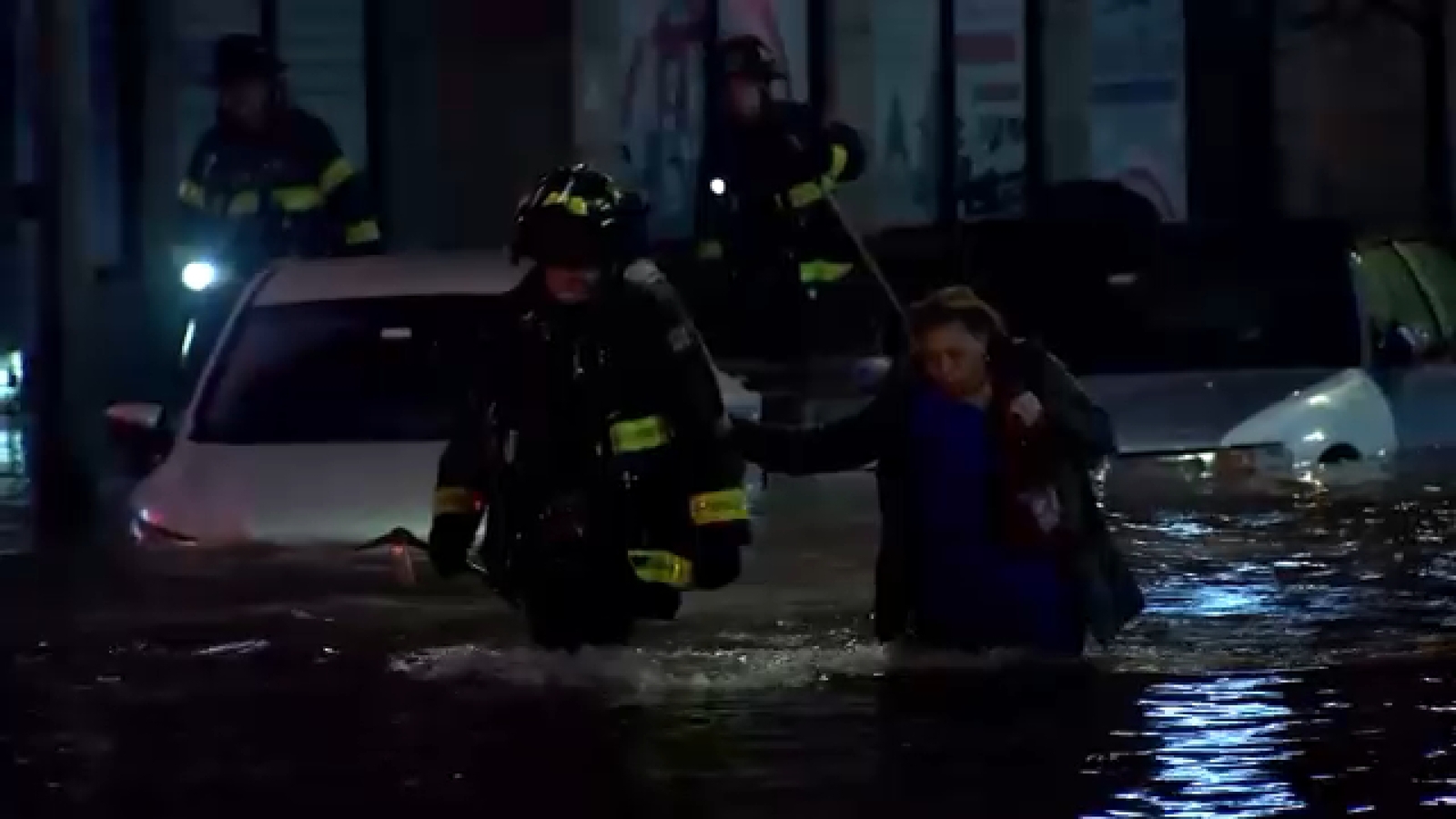 Bronx water main break submerges cars, leaves streets flooded - ABC7 ...