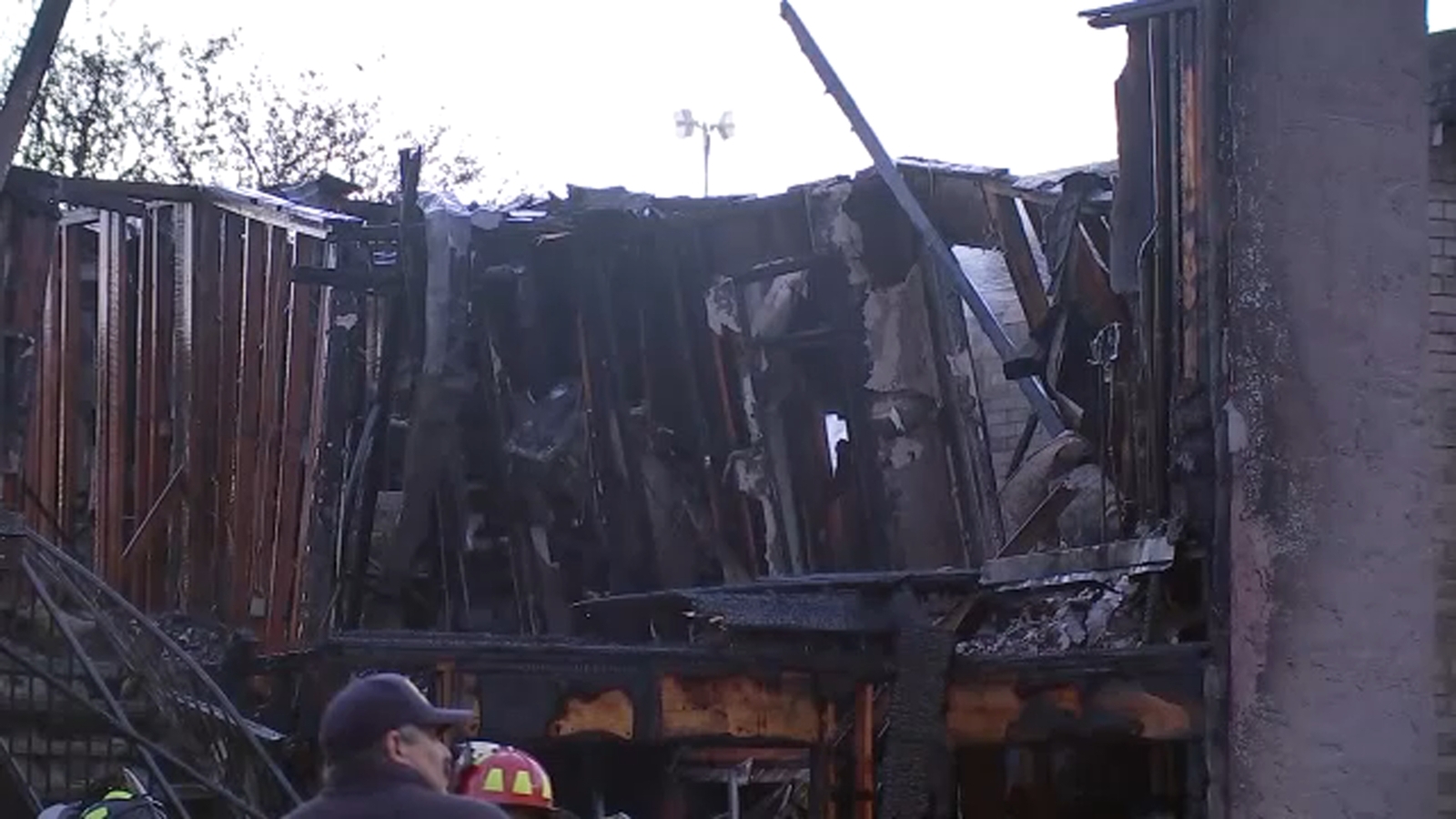 Reed Point Fire Portion of Ridge Point Apartments damage after windy conditions feed ...