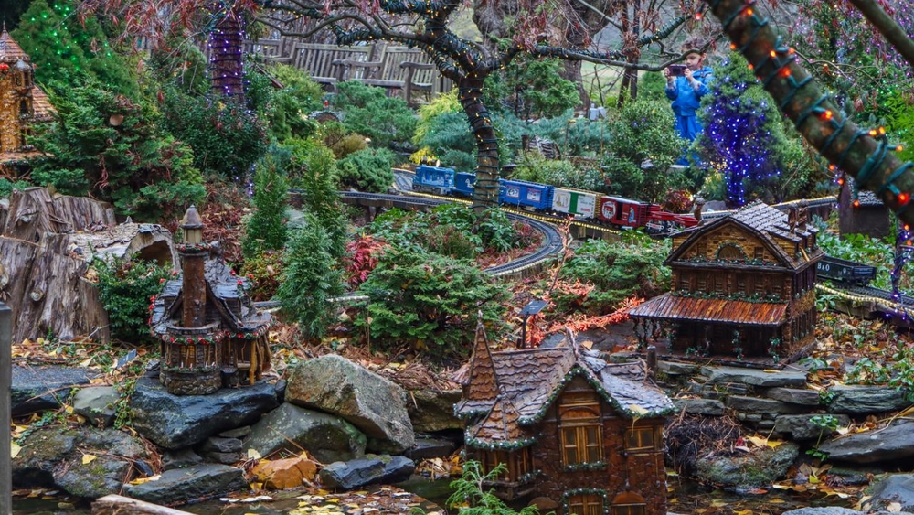 'Holiday Garden Railway' chugs through Morris Arboretum