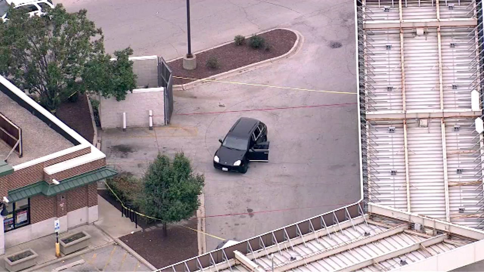 Man critically injured in South Side attempted carjacking, shooting