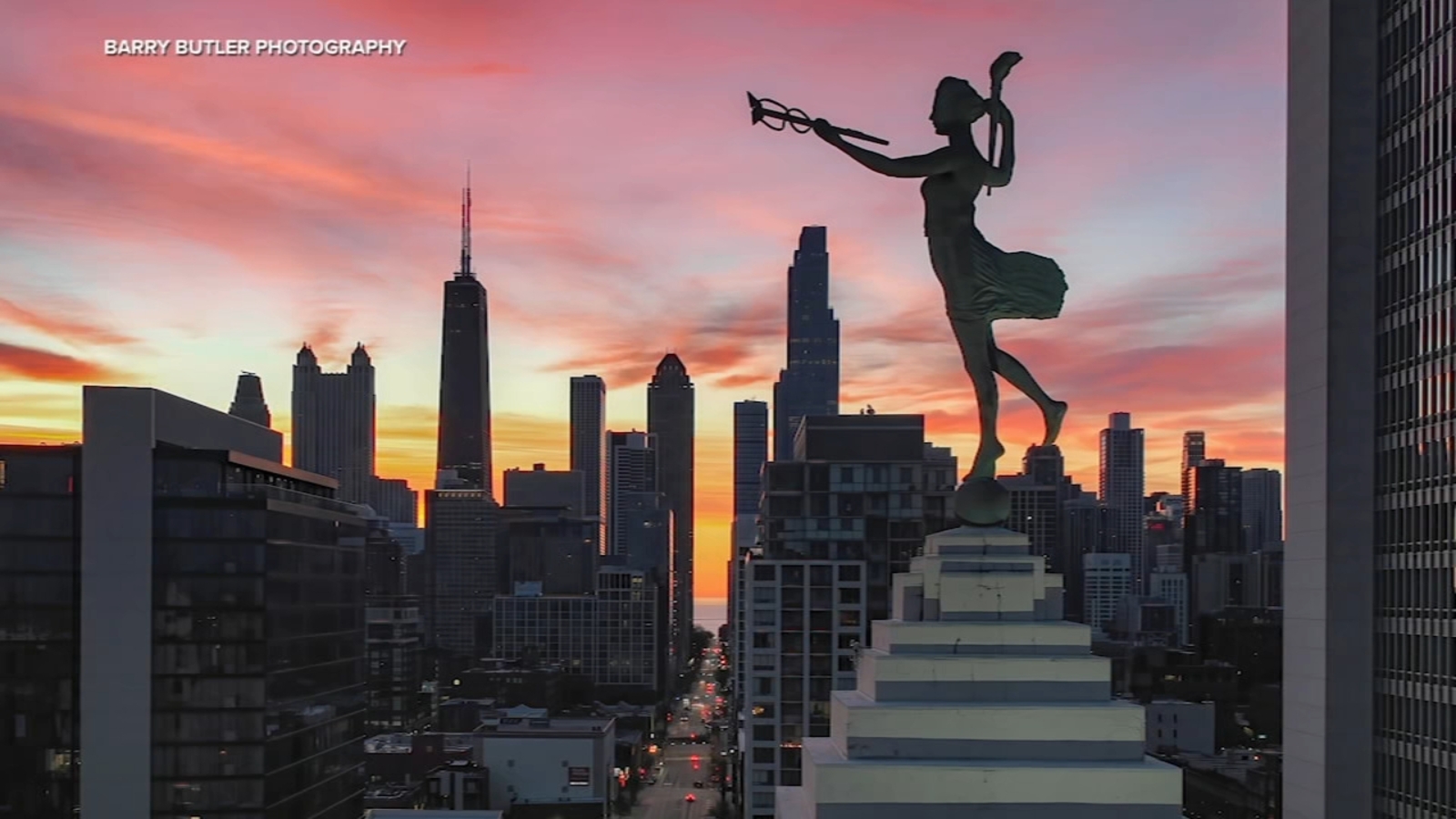 2025 stunning scenes from Chicago photographer Barry Butler ABC7 Chicago