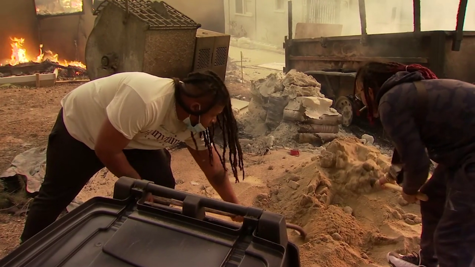 Altadena residents fight to save homes from deadly Eaton Fire