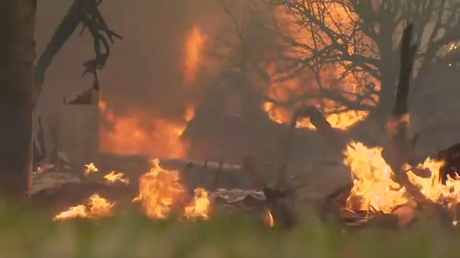 Altadena residents fight to save homes from deadly Eaton Fire - ABC30 ...