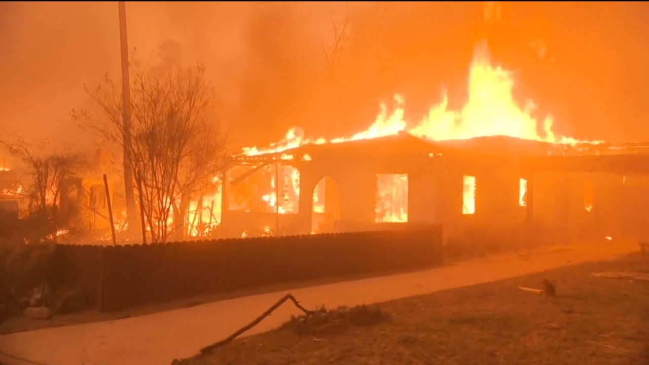 California Wildfires: New CA wildfire ignites to 960 acres in West Hills area