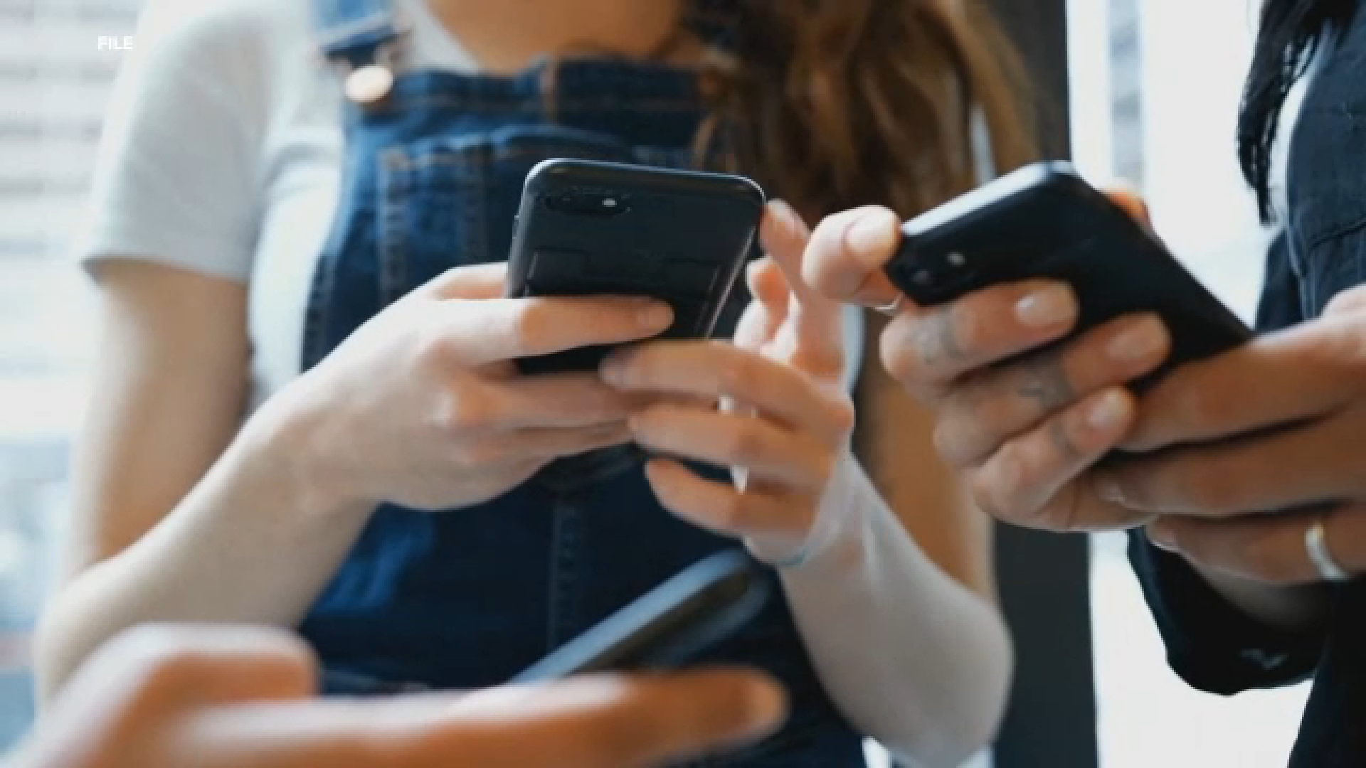 Hochul proposes student cellphone restrictions in public schools